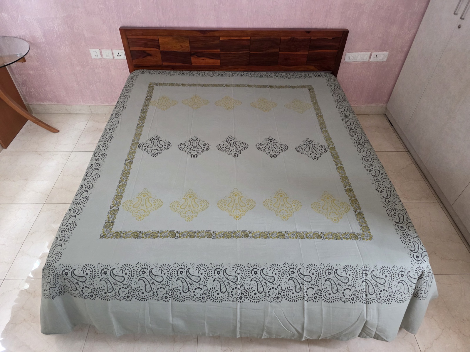 King Size Bed Spread 001 view 3