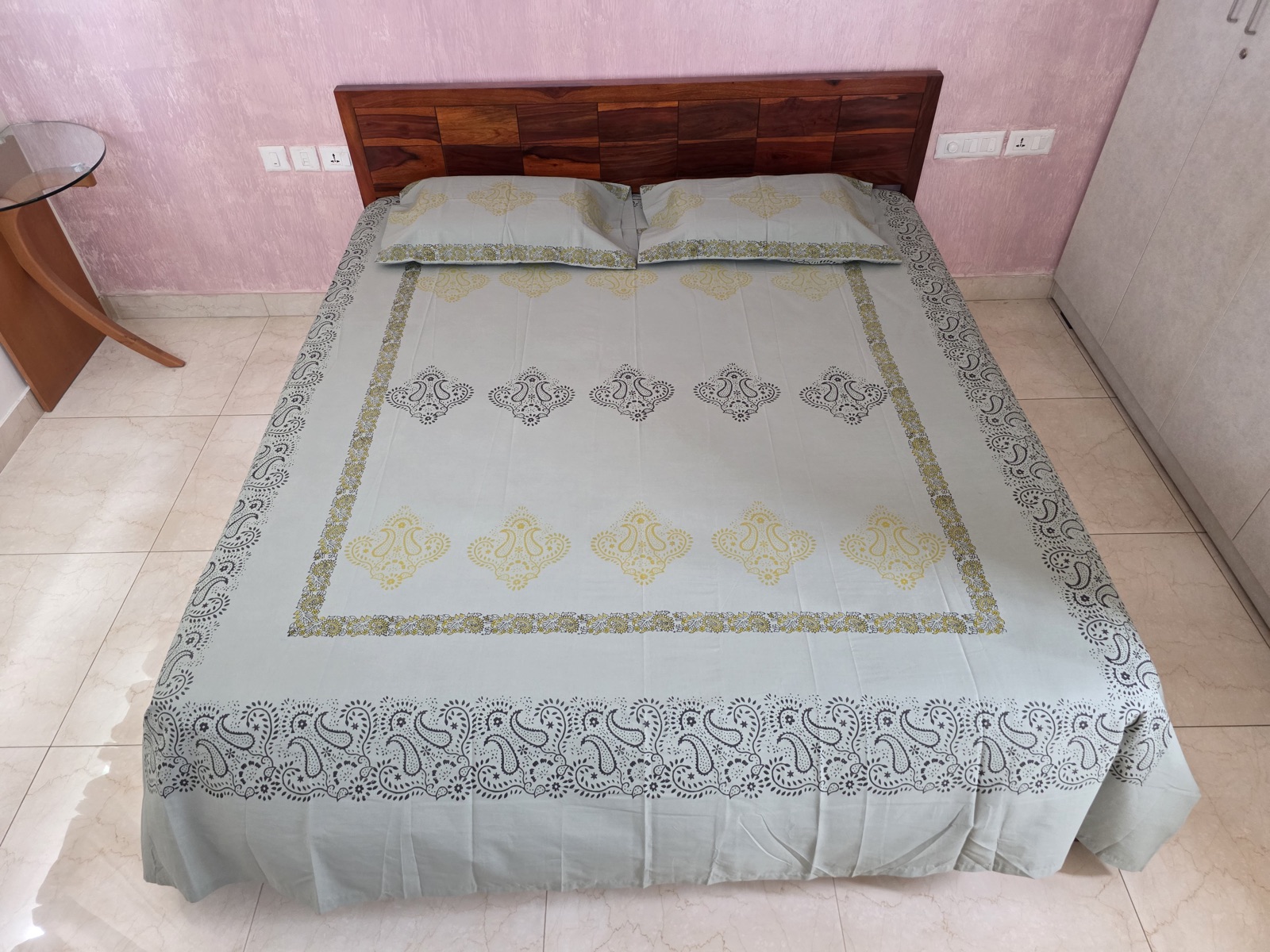 King Size Bed Spread 001 view 2